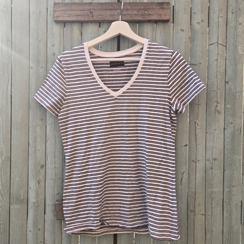 Saks Fifth Avenue Women’s V-Neck Tee Medium Black White Striped Short Sleeve